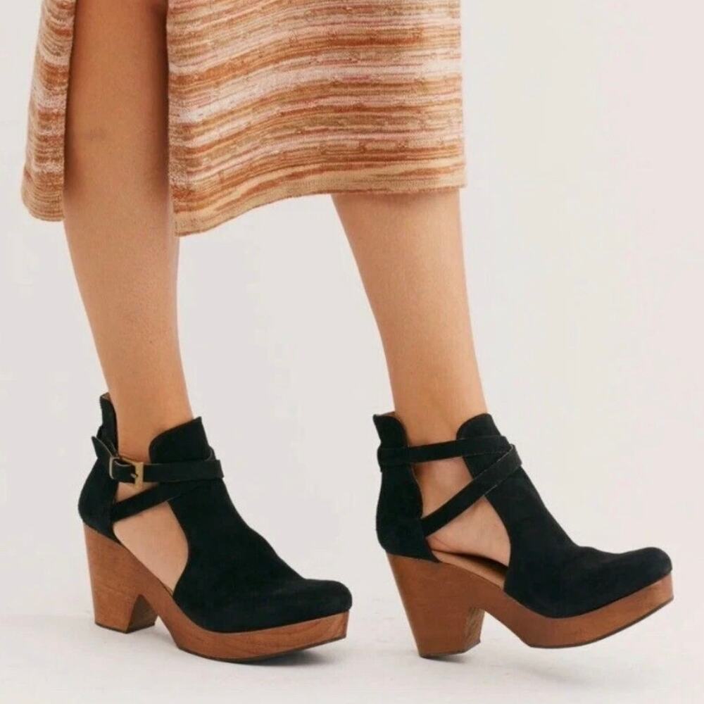 Free People Ankle Strap Black Suede Leather Cedar Platform Clogs Size 8.5/38.5